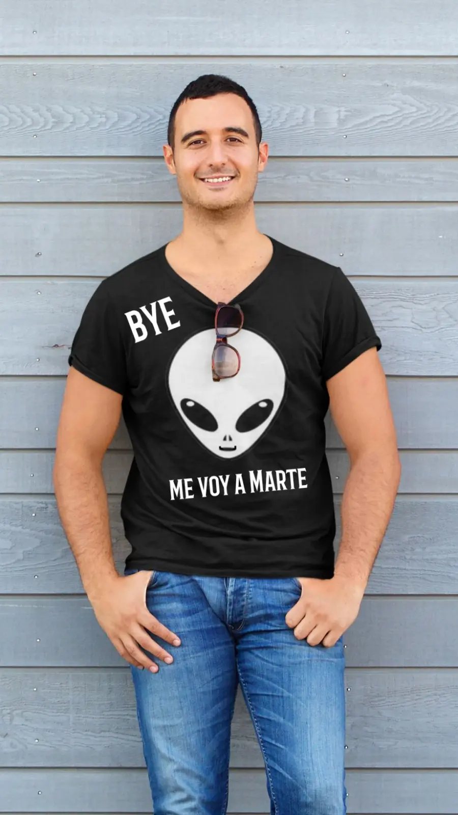 Remera Alien Bye Me Voy a Marte Cuello V