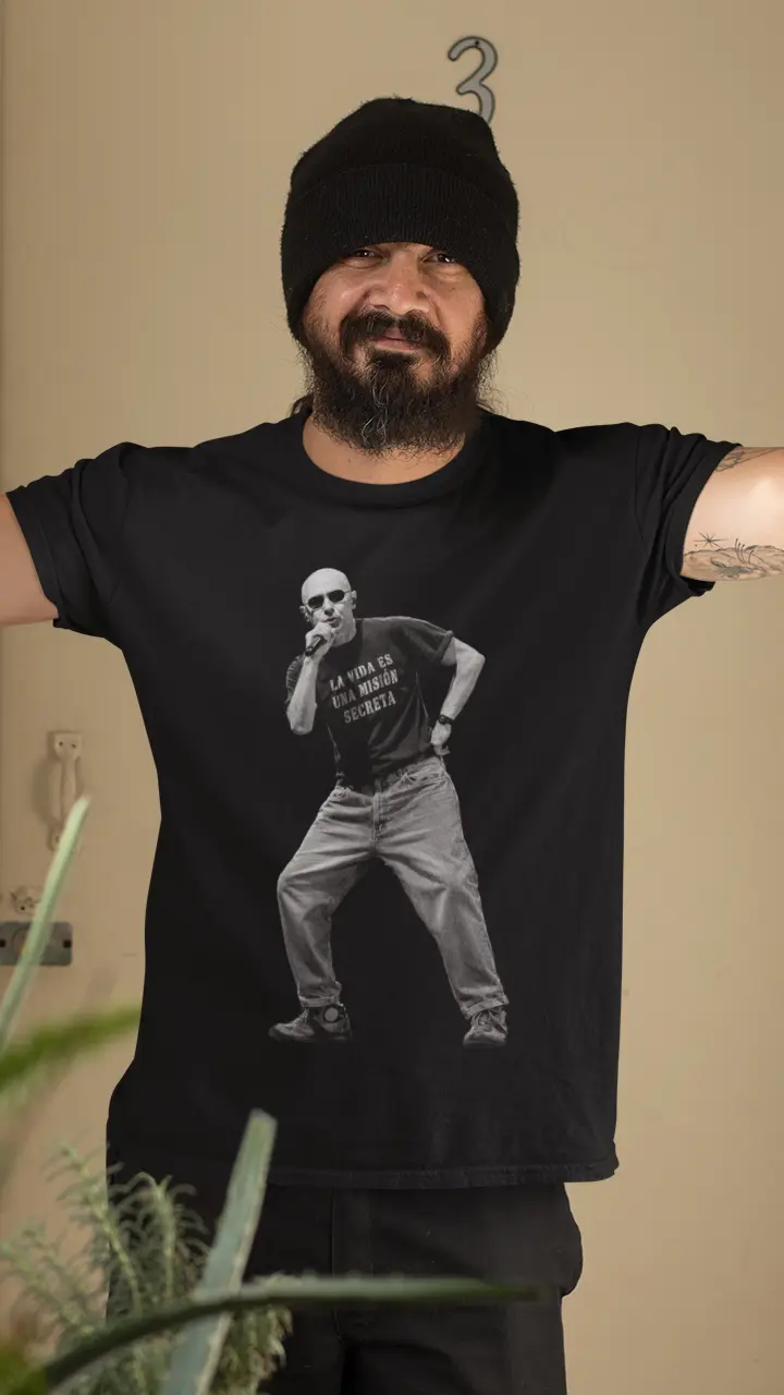 Remera Personalizada 'La Vida es Una Misión Secreta' Indio Solari